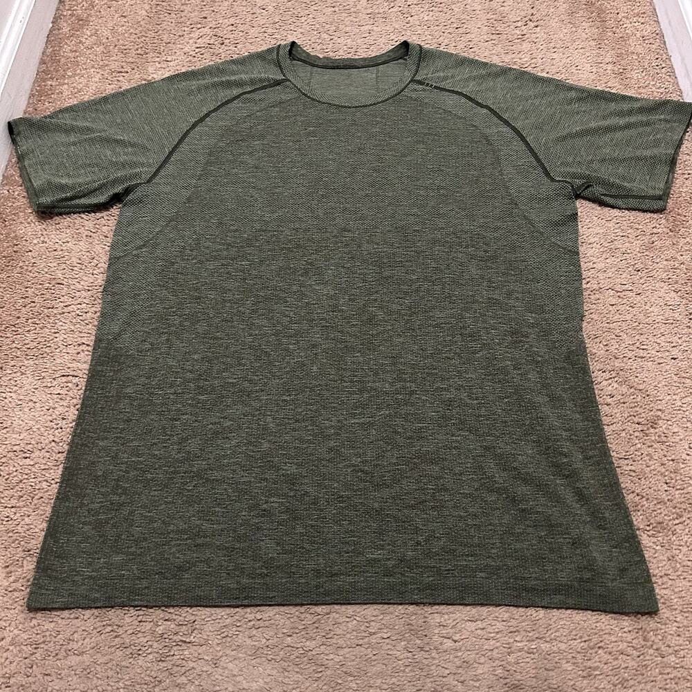 Lululemon Men’s Metal Vent Tech Green Short Sleeve Size XL